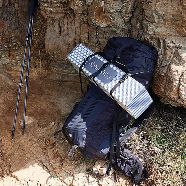 Килимок складаний IXPE Naturehike CNK2300DZ017, алюмінієва плівка, 200x65х2 см, темно-блакитний. Фото 11