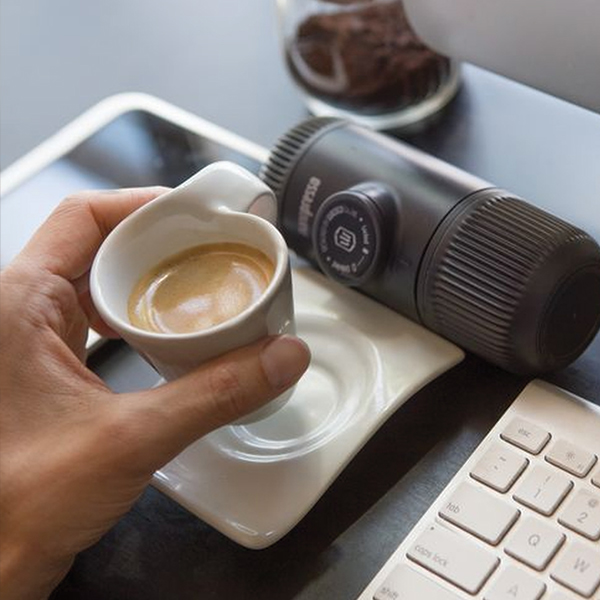 Портативна еспресо-кавоварка Wacaco Nanopresso сіра, механічна, для меленої кави. Фото 6