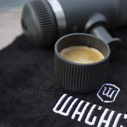 Портативна еспресо-кавоварка Wacaco Nanopresso сіра, механічна, для меленої кави. Фото 5