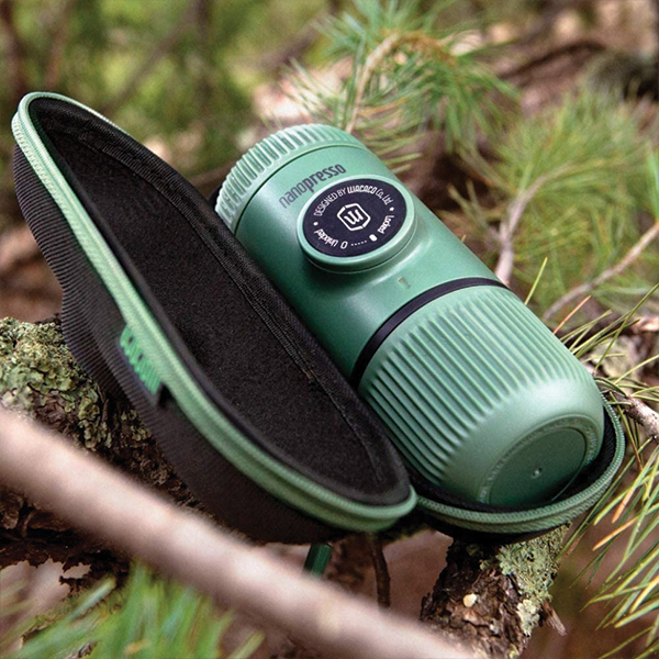 Портативна еспресо-кавоварка Wacaco Nanopresso зелена з чохлом, механічна, для меленої кави. Фото 3