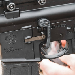 Важіль управління затворною затримкою Magpul B. A. D. Lever подовжений. Фото 8