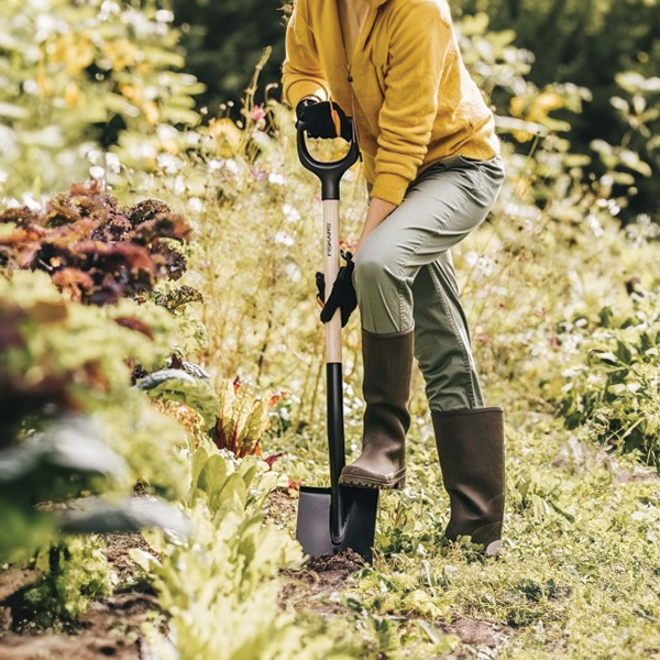 Лопата з дерев’яною ручкою Fiskars Solid. Фото 5