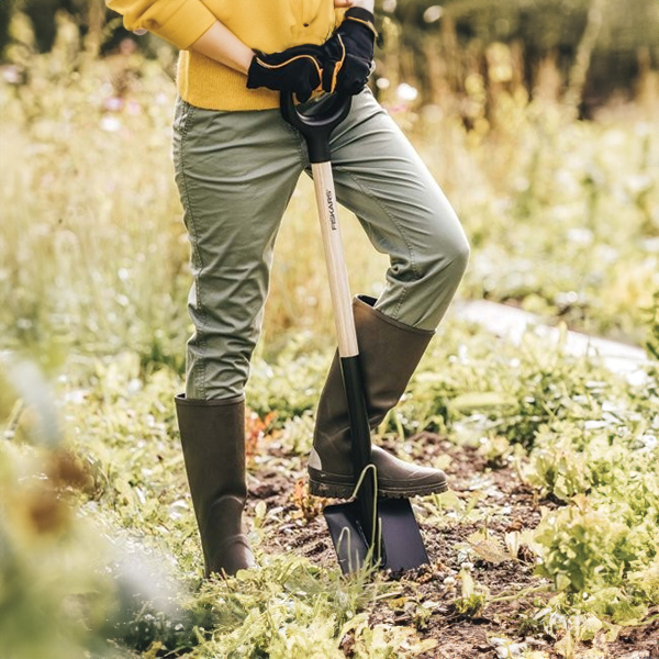 Лопата з дерев’яною ручкою Fiskars Solid. Фото 7