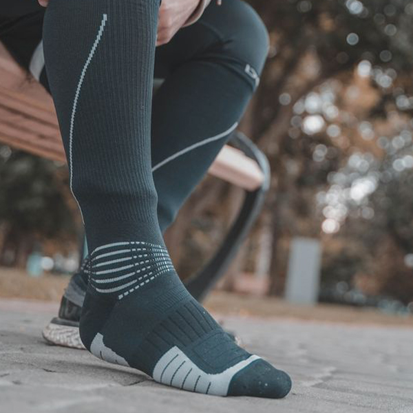 Шкарпетки водонепроникні Dexshell Compression Mudder сірі. Фото 13