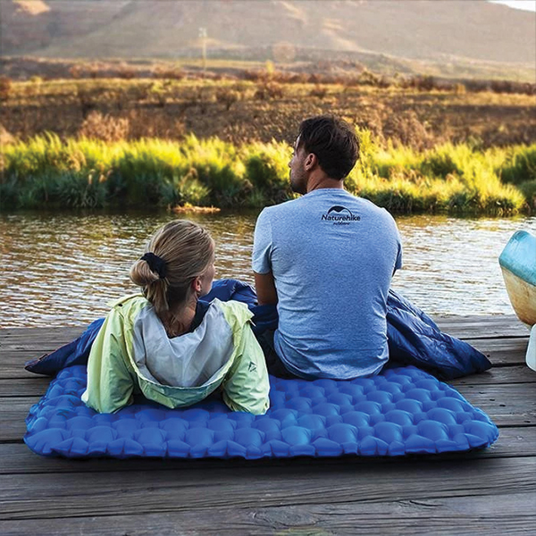 Килимок надувний двомісний з надувним мішком Naturehike FC-11 NH19Z055-P, 65мм, блакитний. Фото 3
